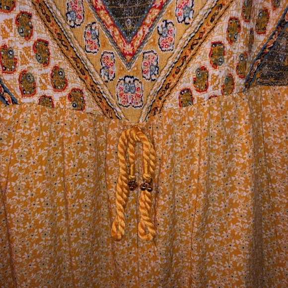 Cute Summer Romper 💛 - Picture 3 of 5